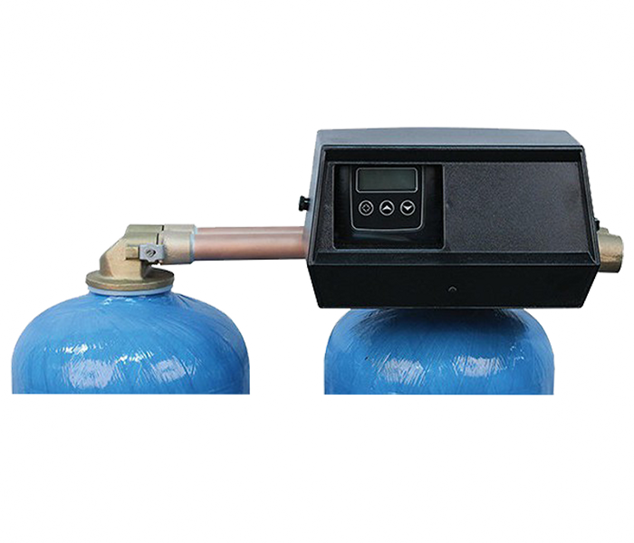 Клапан работает в маятниковом (твин) режиме: один фильтр в работе, второй в режиме регенерации или ожидания.